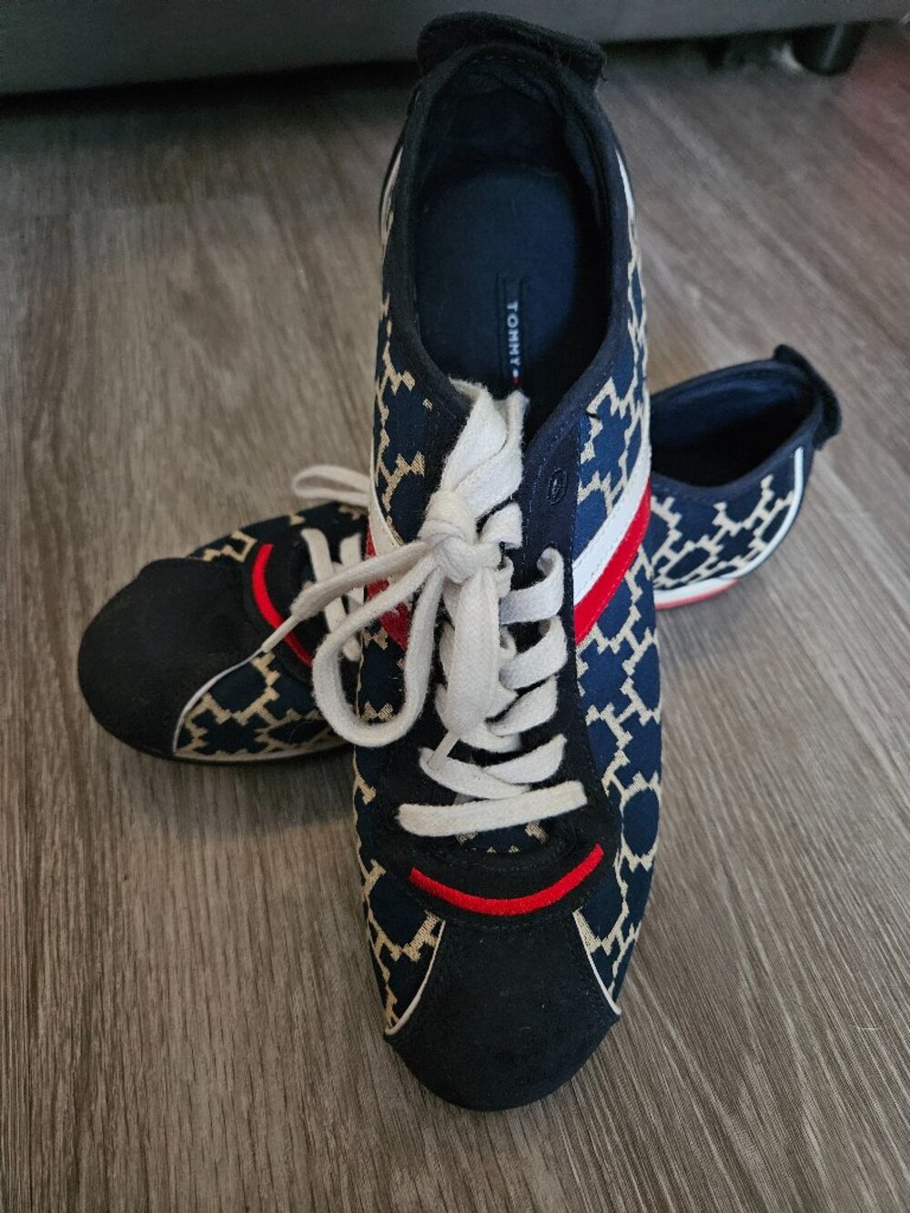 Tommy hilfiger shoes size 11